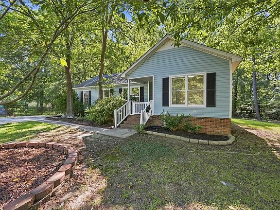 3rd image of 14 Windmill Cir