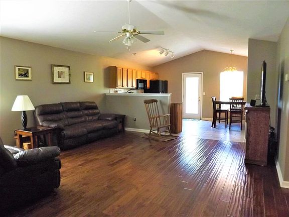 2nd image of 632 Jennifer Dr