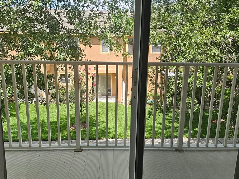 2761 Retreat View Cir — Photo 6