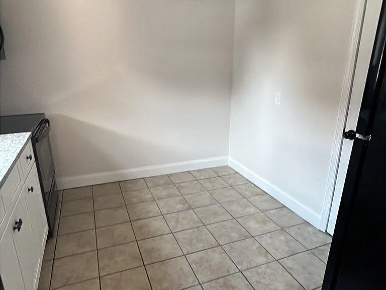 566 E High St #6 — Photo 3
