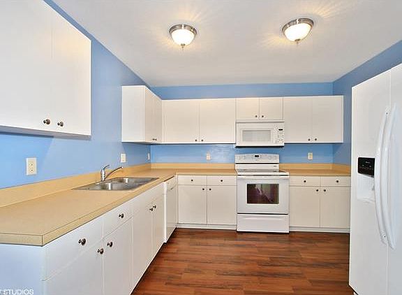4th image of 548 Aspen Ave S