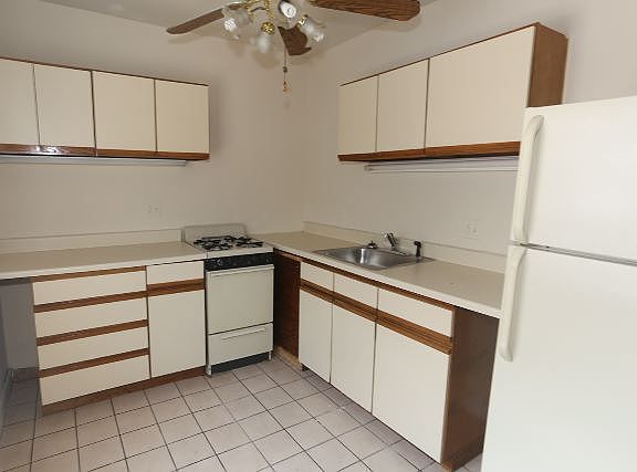 3rd image of 819 W Cornelia Ave APT 110