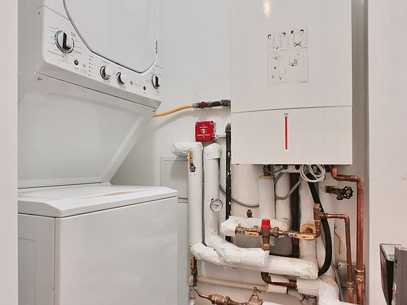 3rd image of 404 15th St #5A