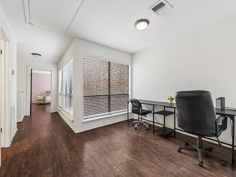 1908 Augusta Dr #3 — Photo 8