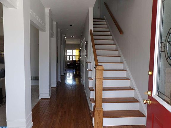 3rd image of 601 Comstock Ave