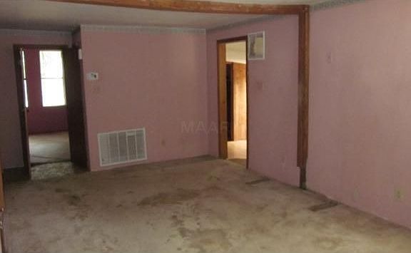 4th image of 1475 Weymouth St