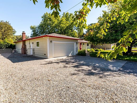 3rd image of 6812 Mariposa Ave