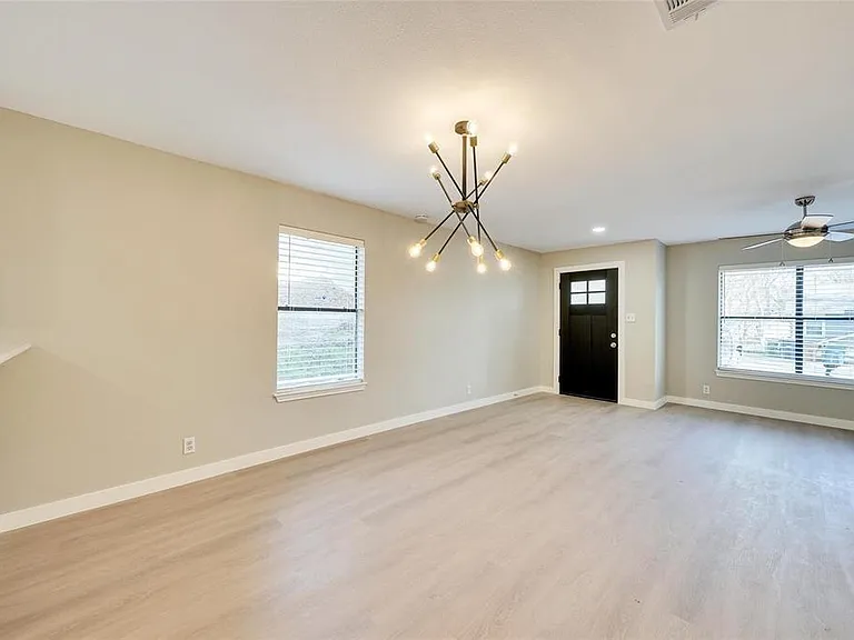 6400 Auburn Dr #B — Photo 3