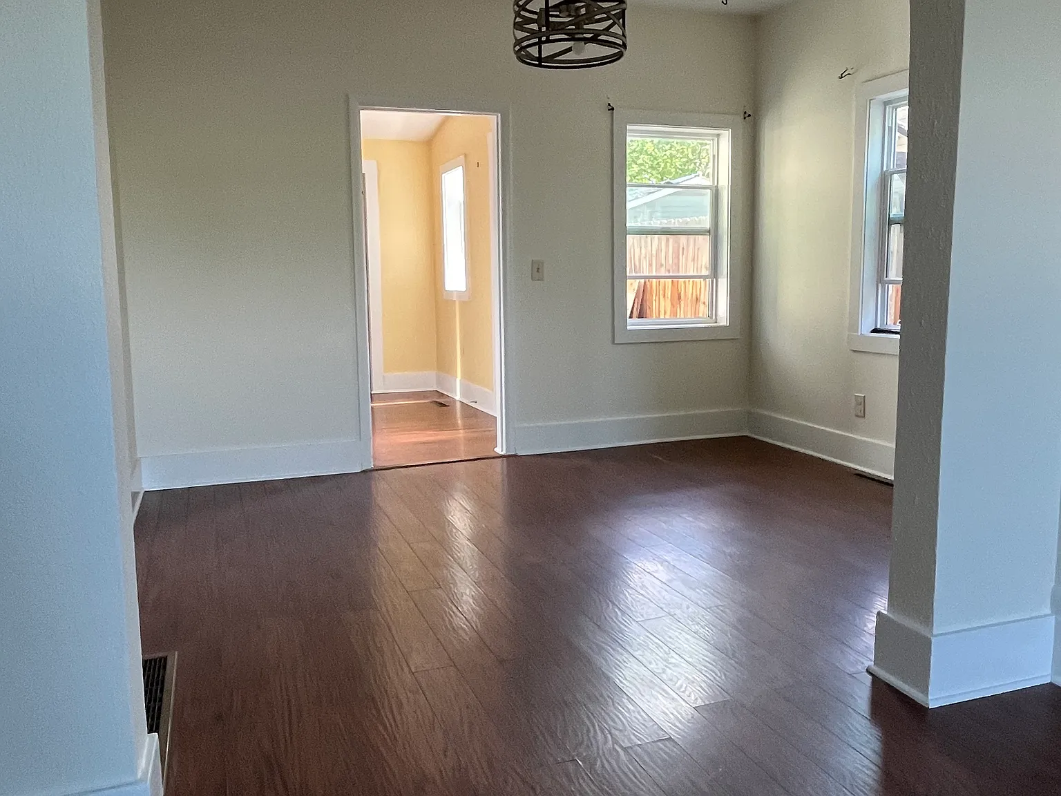 505 Hillsdale St — Photo 2