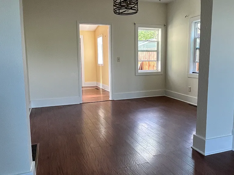 505 Hillsdale St — Photo 2