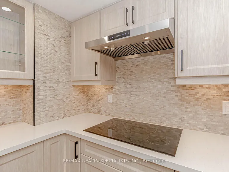 2535 Raglan Ct #LOWER — Photo 20