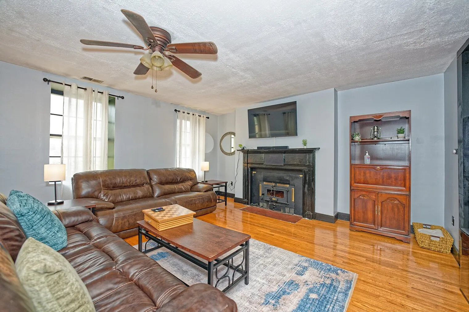 2 bed, 1.0 bath, $3,138 — Photo 1