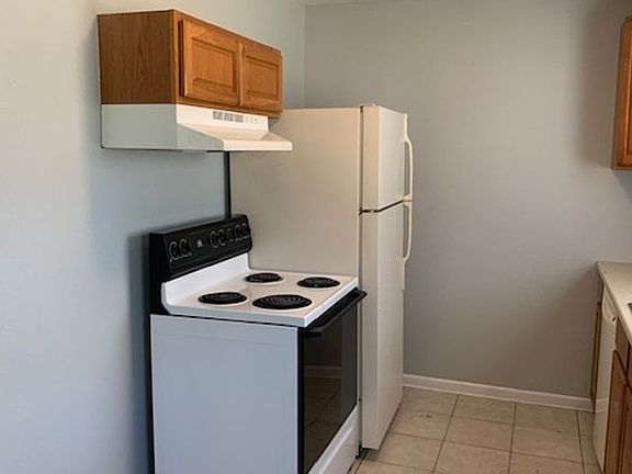 2nd image of 2443 Lilly St
