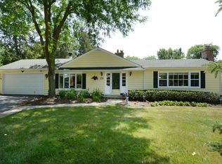 453 Rugby Rd, North Barrington, IL 60010