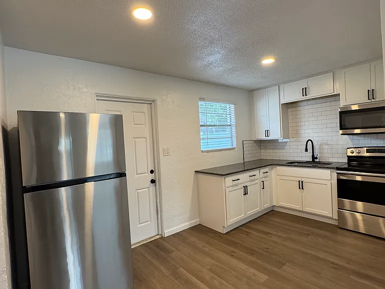 406 Oak St #404 — Photo 5
