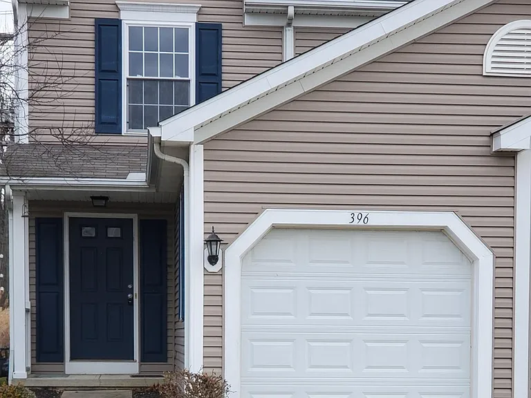 396 Angela Ln — Photo 1