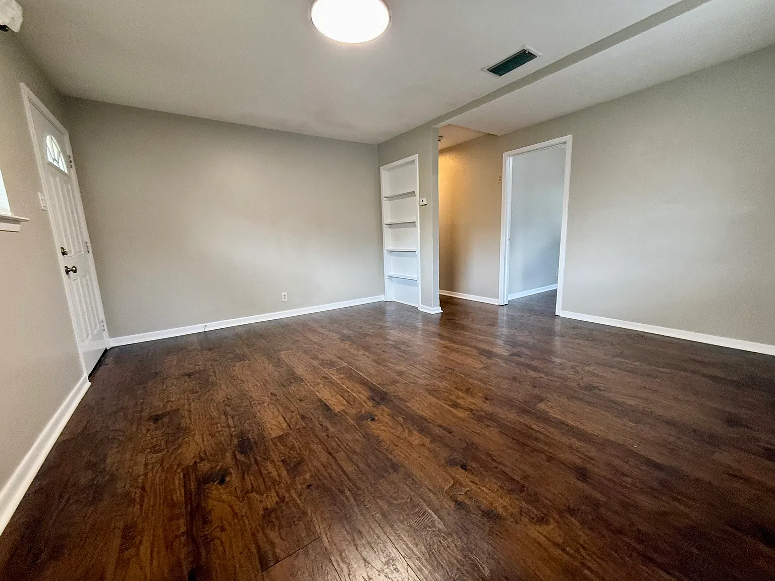 3 bed, 1.5 bath, 972 sqft, $1,665 — Photo 3