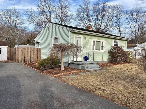124 Newhouse St, Springfield, MA 01118