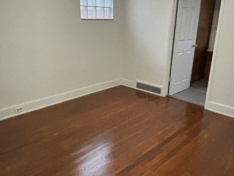809 Bayridge Ave — Photo 2