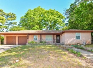 1613 White Way Dr, Arlington, TX 76013