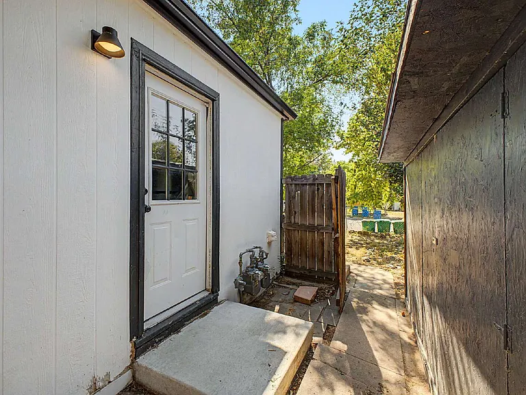 2910 S Delaware St — Photo 18