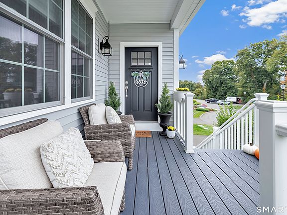 4th image of 15 Woods View Lane