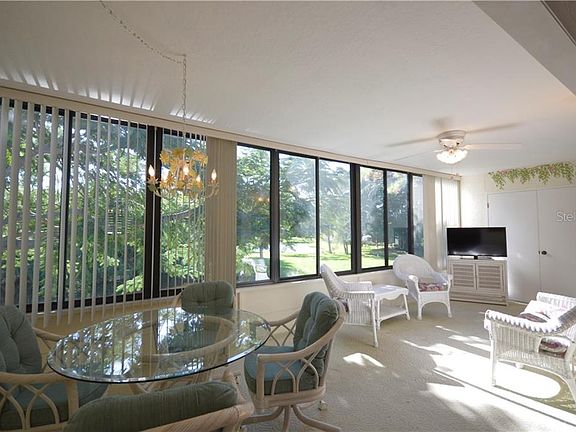 2nd image of 612 Woodlawn Dr #612