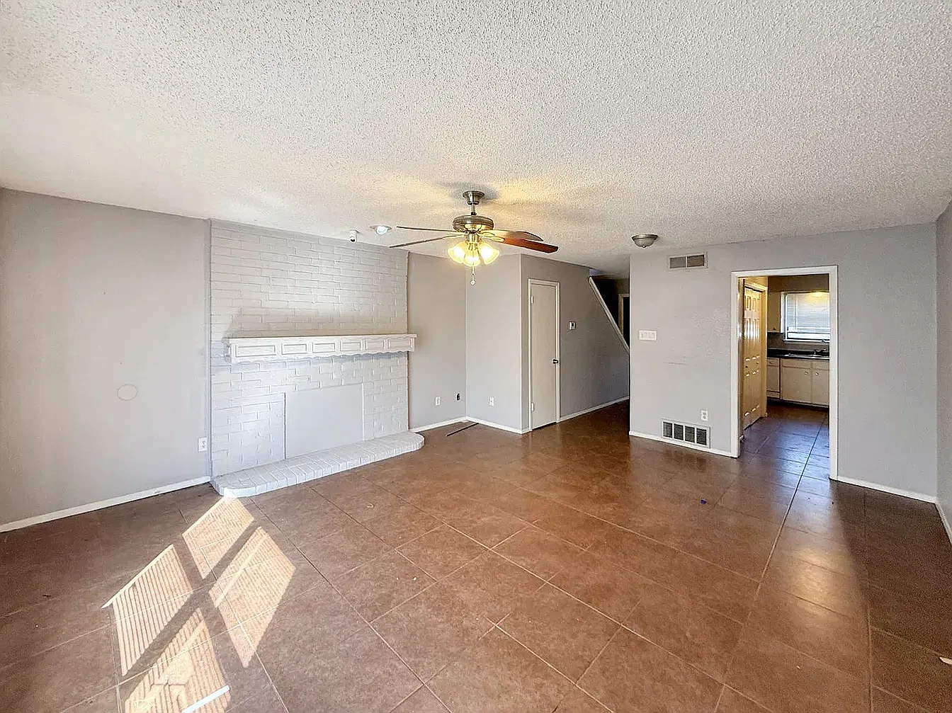 2 bed, 1192 sqft, $1,400 — Photo 4
