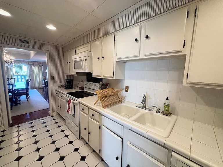 1829 Senate St #9C — Photo 18