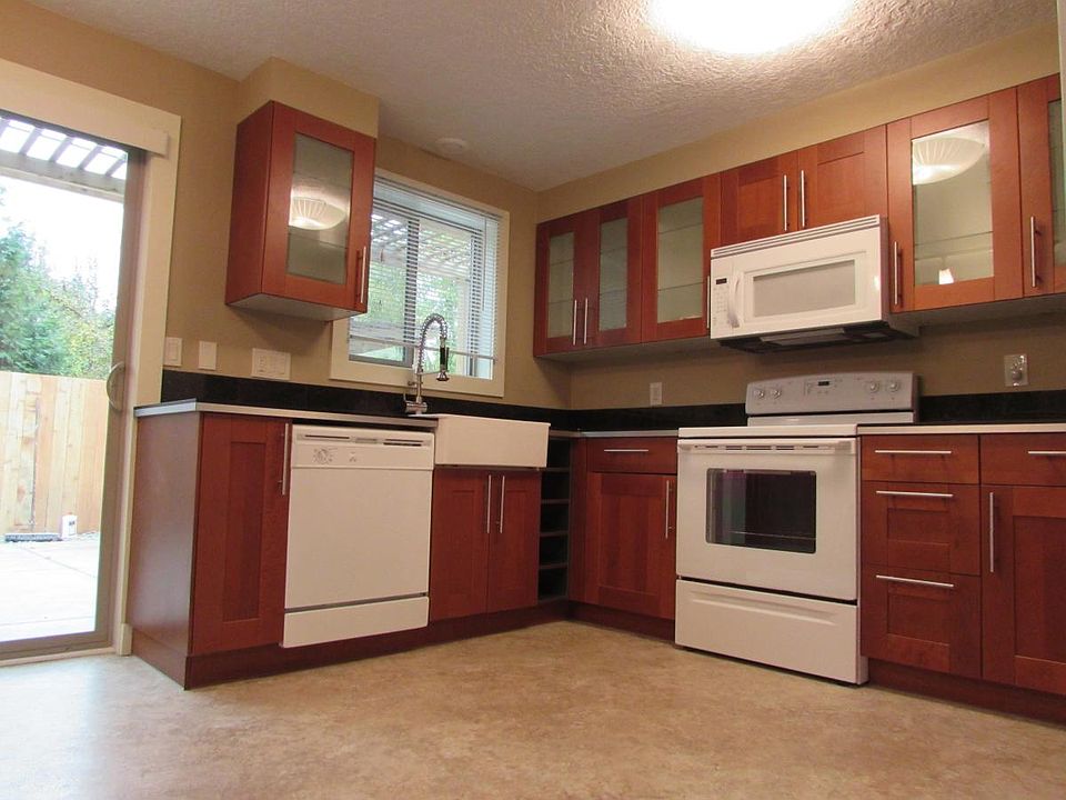 2nd image of 4103 SE Belmont St