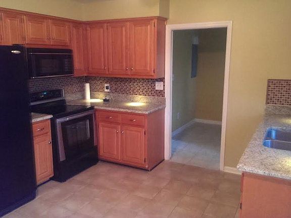 New appliances! Digital refrigerator. Granite countertops 