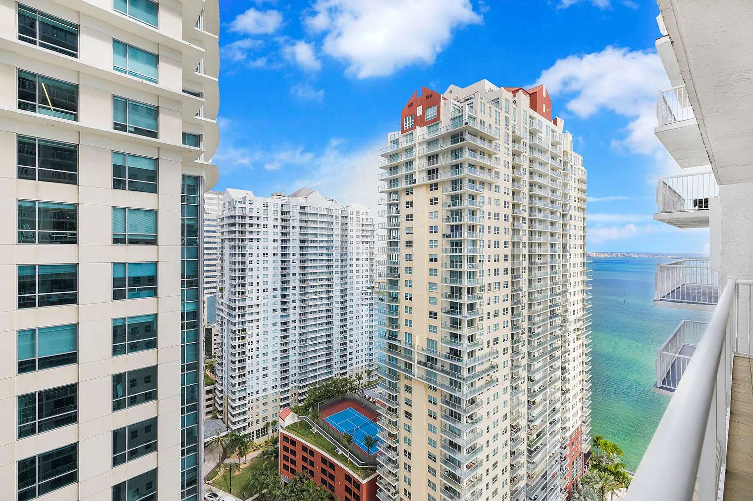 2 bed, 1.0 bath, 818 sqft, $3,733 — Photo 2