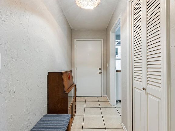 5th image of 10916 N Linn Ave
