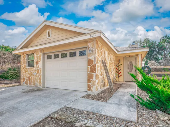 1619 Woodside Dr, Kerrville, TX 78028