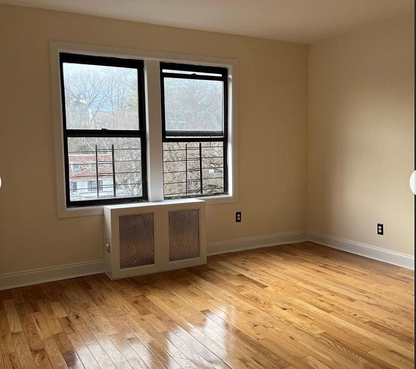 1st image of 260 Valentine Ln APT 2G