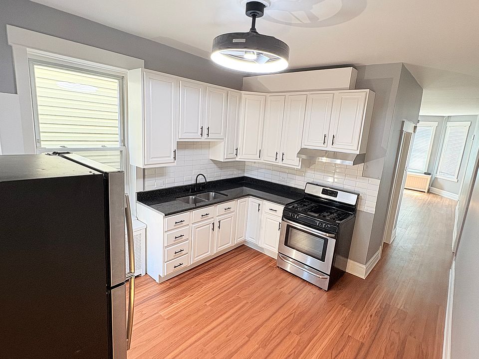 kitchen, updaed 42' premium cabinets, granite countertop, modern lighting, premium window coverings (not shown here)