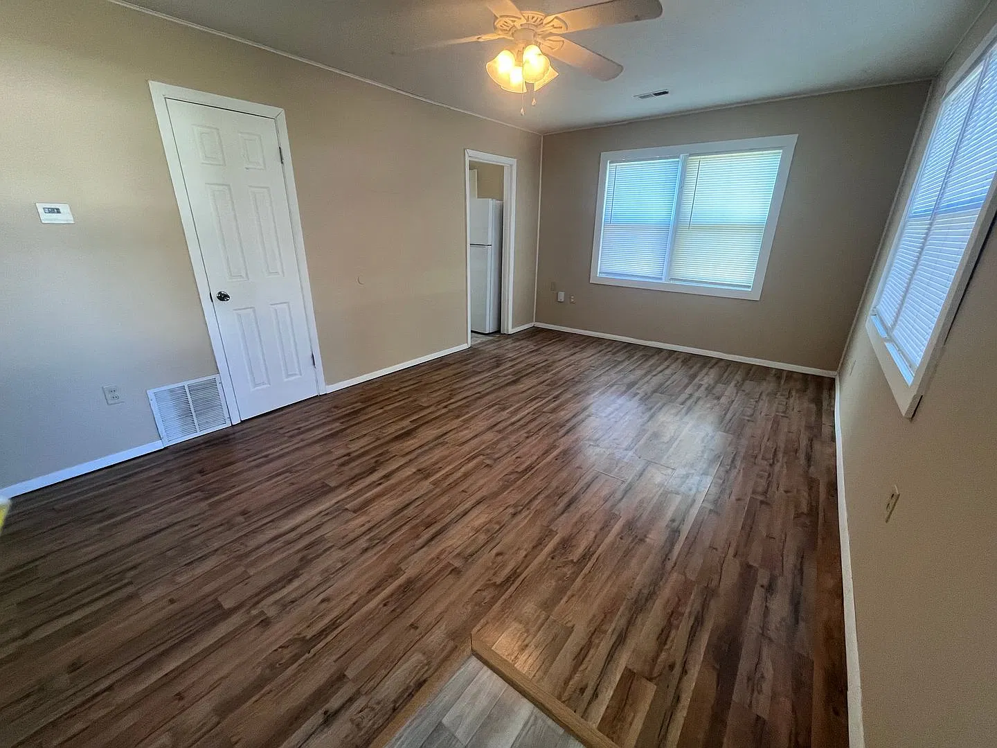 Cozy 3 bedroom home - Section 8 Approved — Photo 2