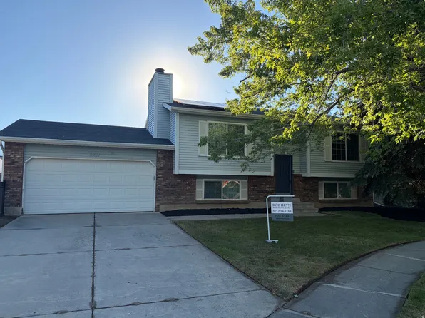 8957 S Powder Horn Ct E, Sandy, UT 84093