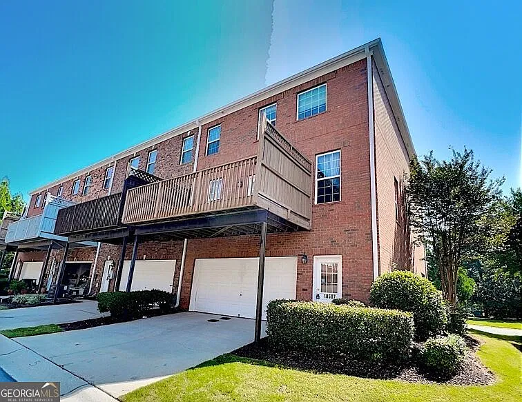 3 bed, 4.0 bath, 2700 sqft, $2,895 — Photo 3