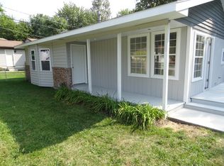 216 Sunnyside Rd, Lakemoor, IL 60051