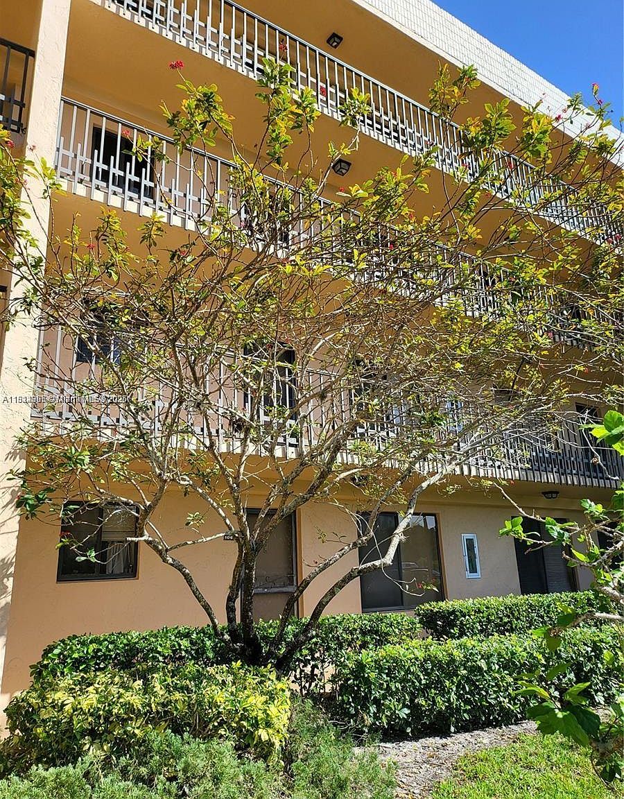 4820 Lucerne Lakes Blvd W APT 305