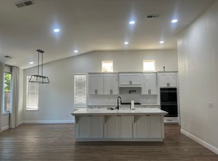 2838 Scott Ave, Clovis, CA 93611