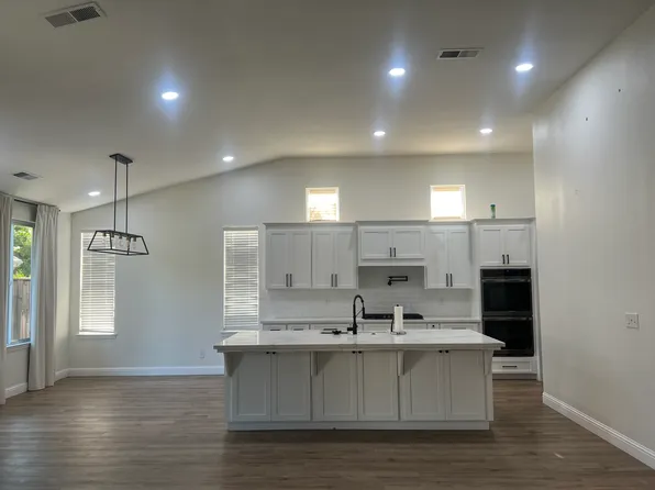 2838 Scott Ave, Clovis, CA 93611