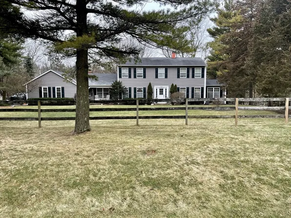 111 Swarthmore Ct, Woodstock, IL 60098