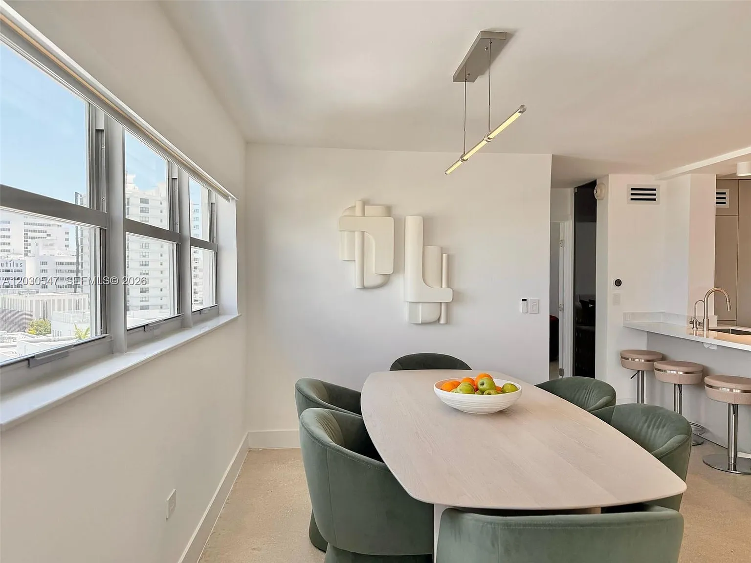Octagon Towers I Condo — Photo 4