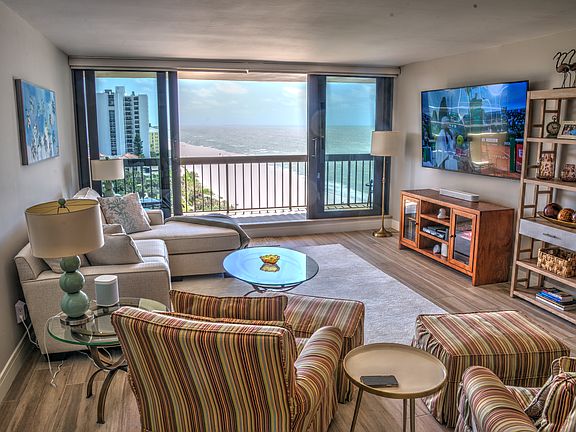 Living room with direct view of the Gulf