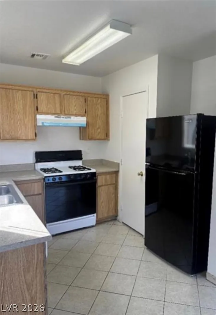 3 bed, 2.0 bath, 1179 sqft, $1,795 — Photo 3