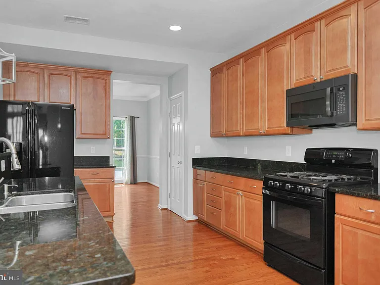 2548 Port Potomac Ave — Photo 11