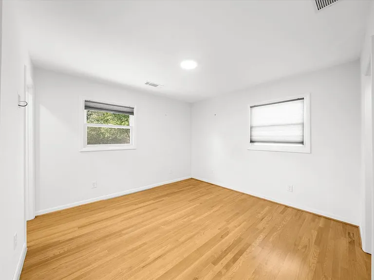 2420 Cove Cir — Photo 33