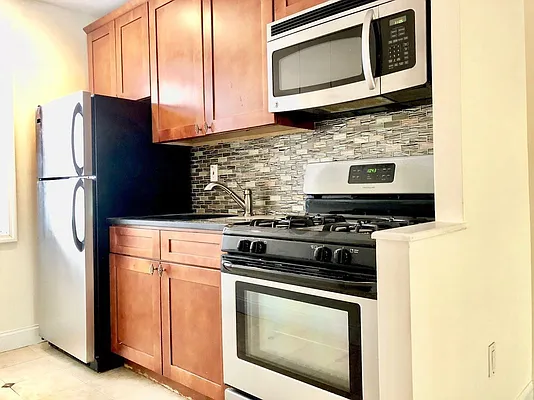 Rented by Premier Metro Realty Corp | media 38